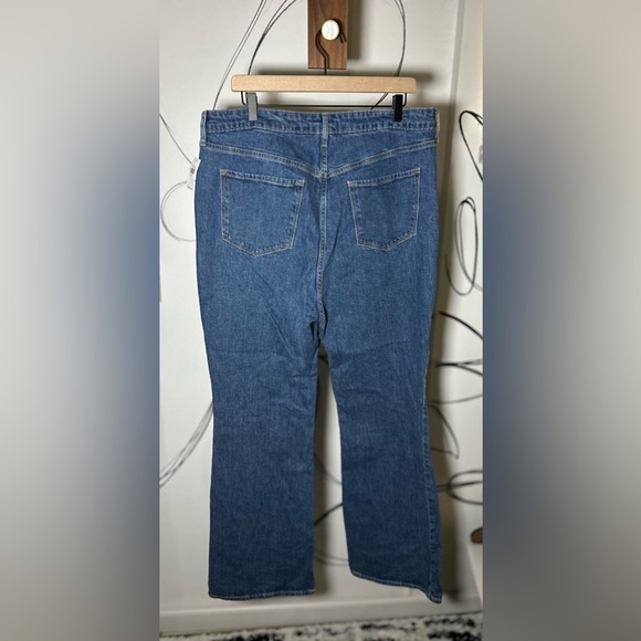 NEW Old Navy Higher High Rise Flare Leg Jeans, Smooth Pockets Women’s 16 - Picture 6 of 6